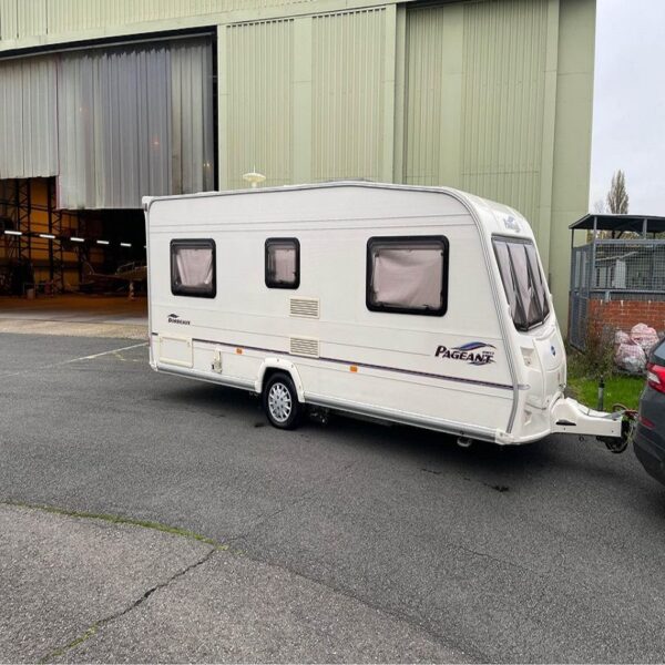 Camper trailer