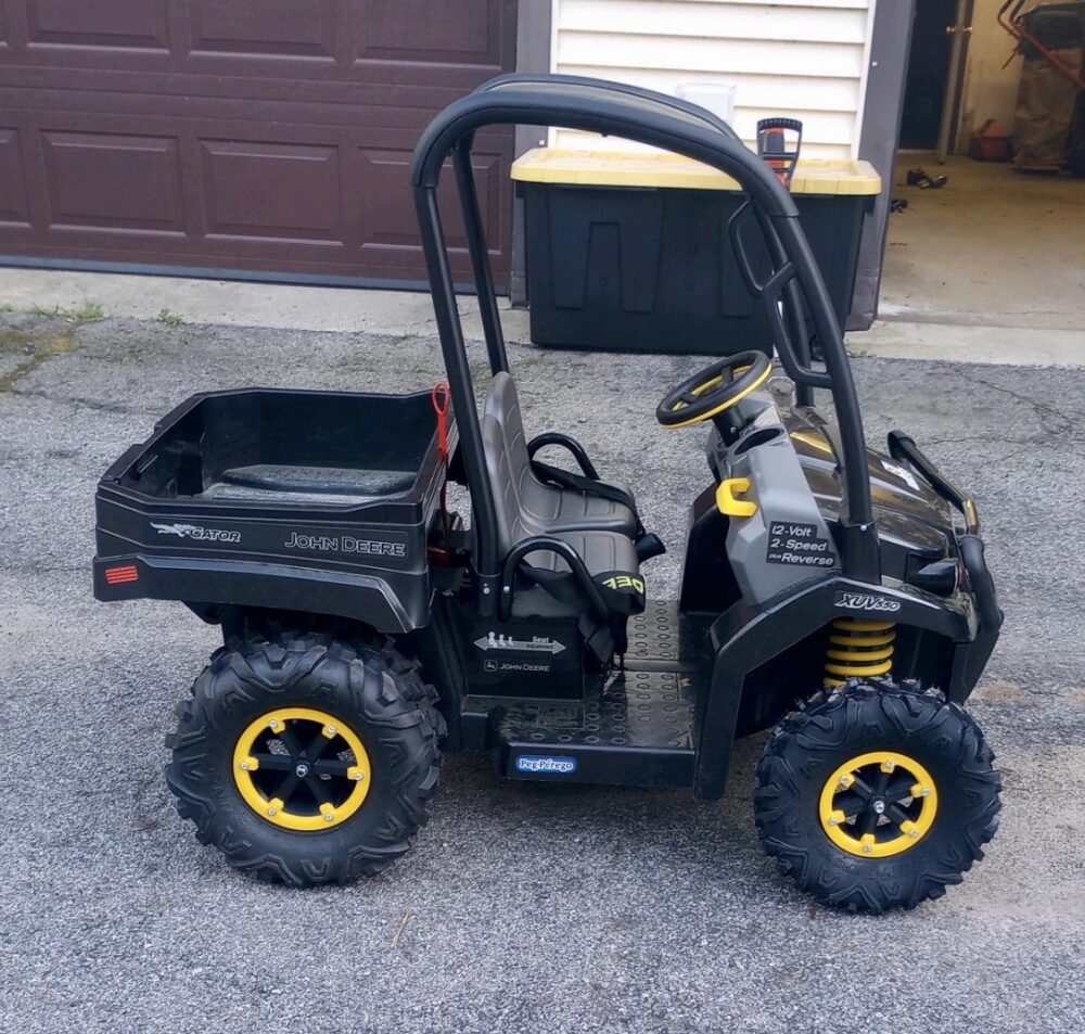 John Deere Gator XUV Midnight Black