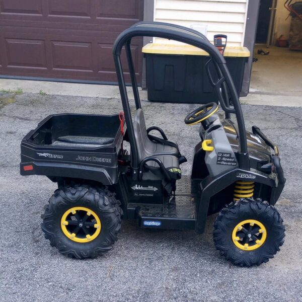 John Deere Gator XUV Midnight Black